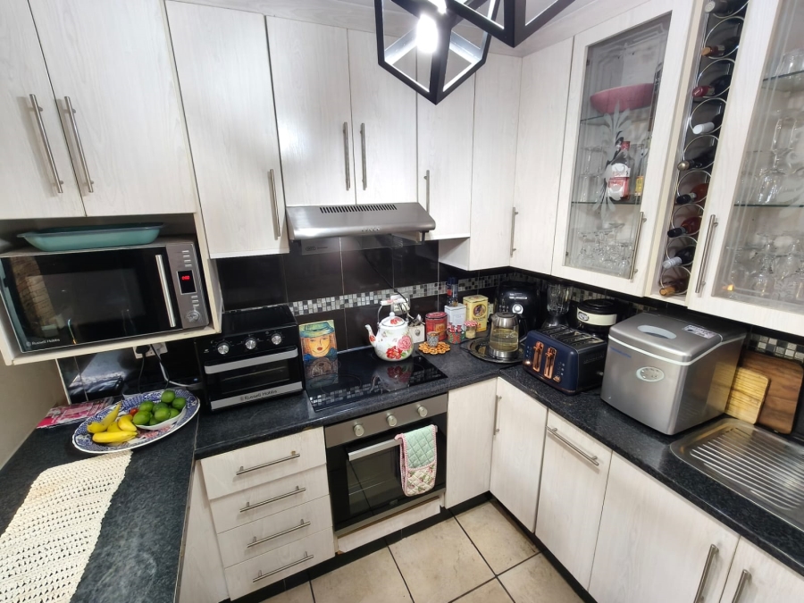 3 Bedroom Property for Sale in Safari Gardens North West